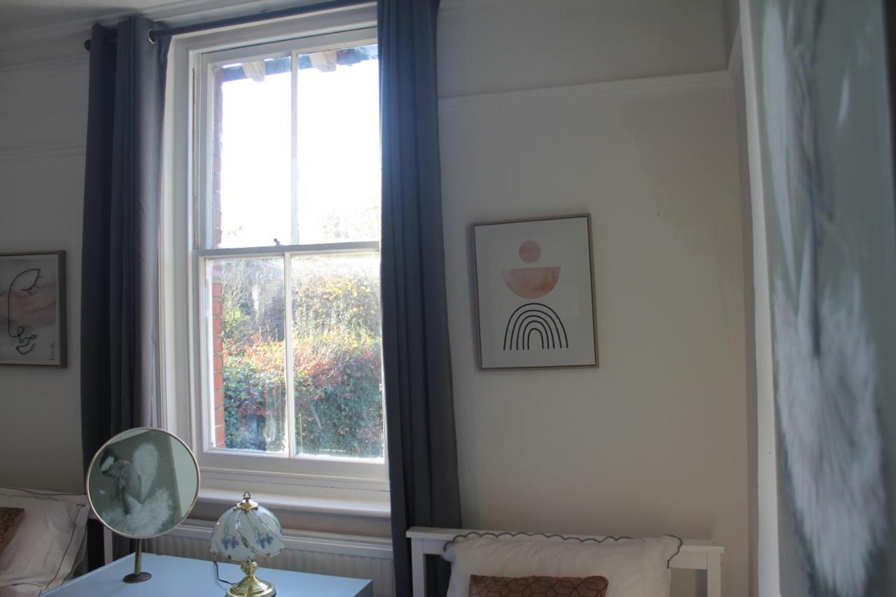 Canterbury Accommodations With Free Car Park Onsite And High Speed Wifi エクステリア 写真